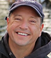 Aiming at Oneness: Silencing the Mind, Opening Chakras, Transforming by the Inward Journey